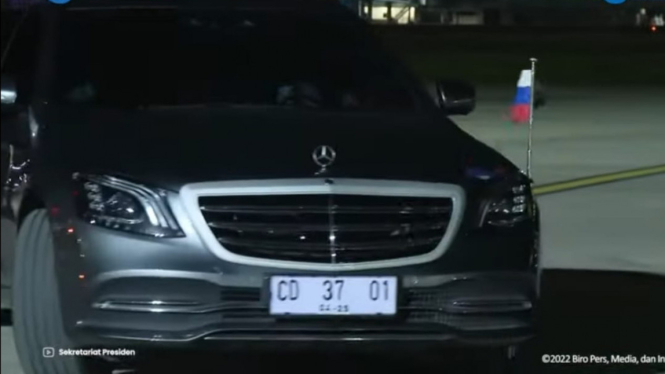 Mobil yang dipakai oleh Menter Luar Negeri Rusia