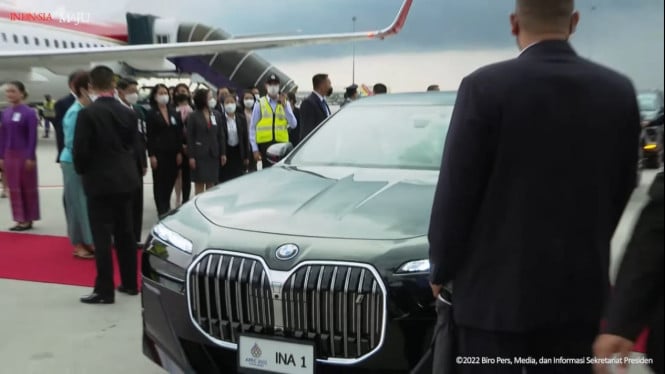 Mobil listrik BWM i7 yang ditumpangi Presiden Jokowi