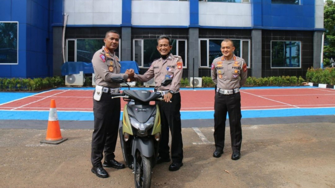 Polantas paling rajin, Aiptu Hendro dapat motor gratis