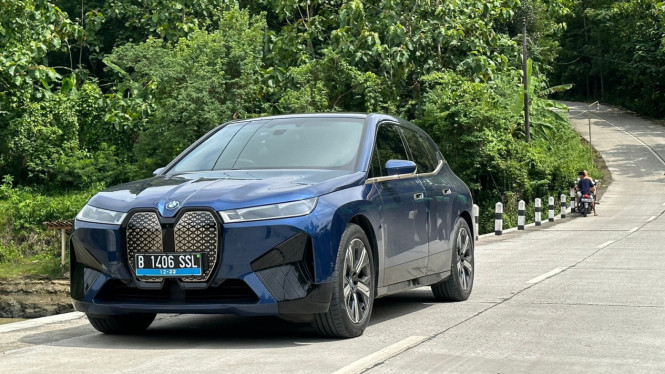 Mobil listrik BMW iX