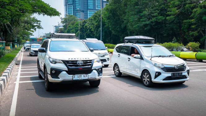 Komunitas mobil putih, atau white car community rayakan ultah
