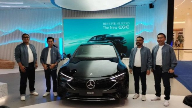 Mobil Listrik Mercedes-Benz EQE resmi dijual di Indonesia
