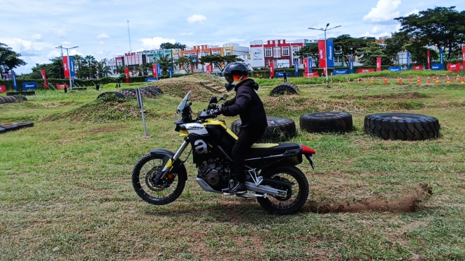 Test Ride Aprilia Tuareg 660