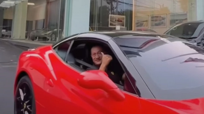 Servis AC mobil Ferrari semahal ini