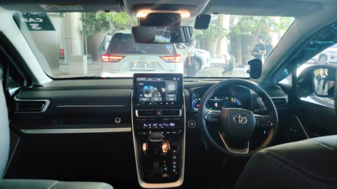 All New Toyota Kijang Innova Zenix