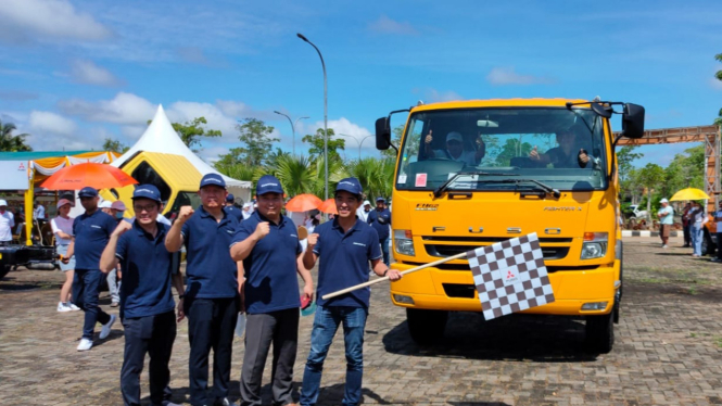 Event Mitsubishi Fuso artikel Lomba