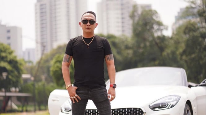 Henry Kurnia Adhi atau Jhon LBF koleksi mobil