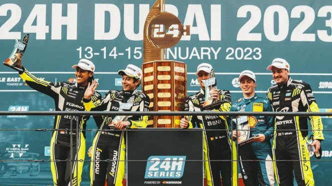 Sean Gelael dan Valentino Rossi raih podium