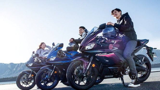 Yamaha YZF-R25 warna ungu