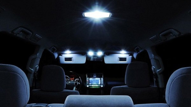 Lampu kabin mobil