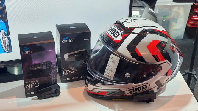 Cardo komunikasi helm