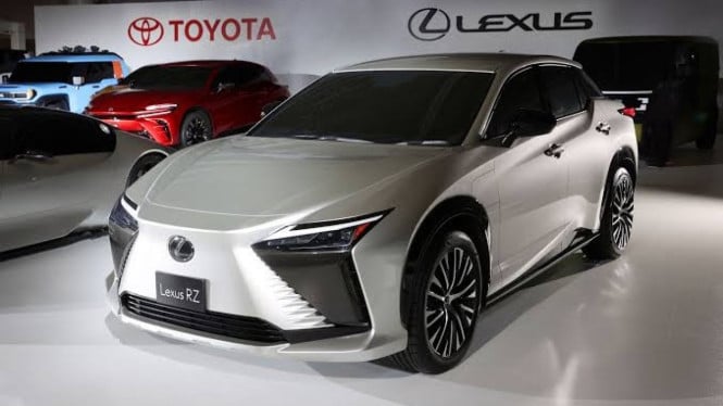 Lexus RZ450e