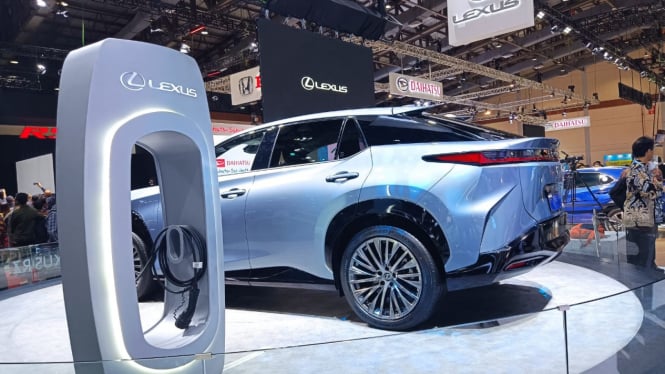 Lexus RZ di Jakarta Auto Week 2023