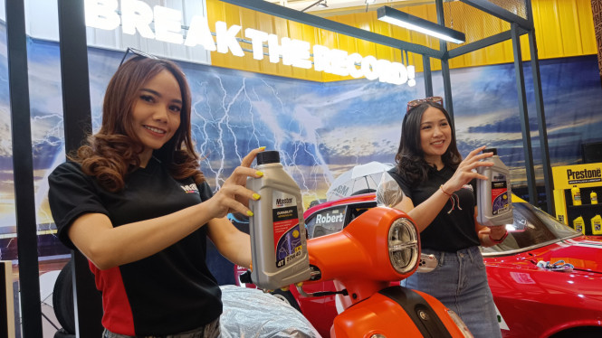 Oli mesin motor merek Master 20W-40