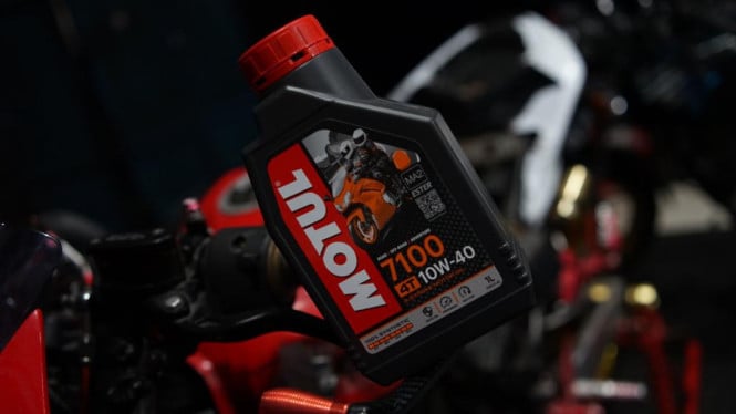 Oli Motul 7100