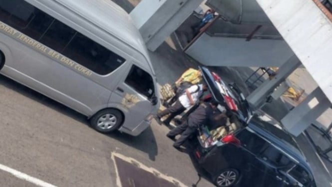 Viral mobil Alphard dan bea cukai di apron bandara
