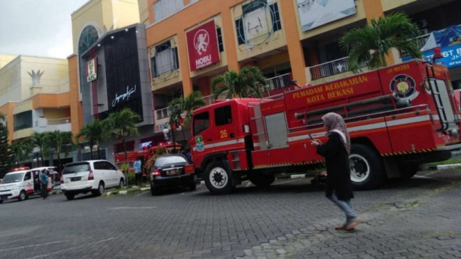 Ilustrasi mobil Damkar atau Pemadam Kebarakan