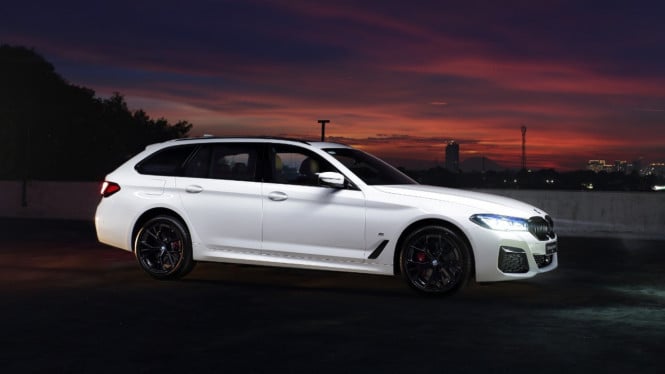 Mobil station wagon terbaru, BMW 530i Touring