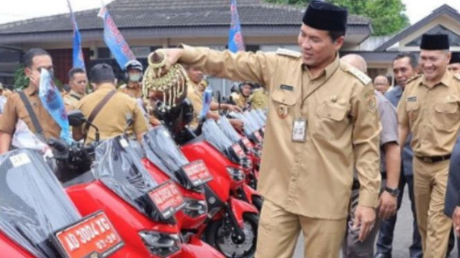 Bupati Wonogiri, Joko Sutopo lagi siram motor Nmax baru
