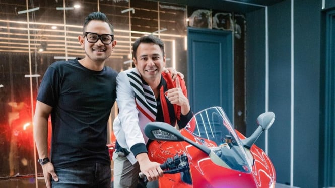Juragan 99 hadiahkan Ducati Panigale V4s Raffi Ahmad