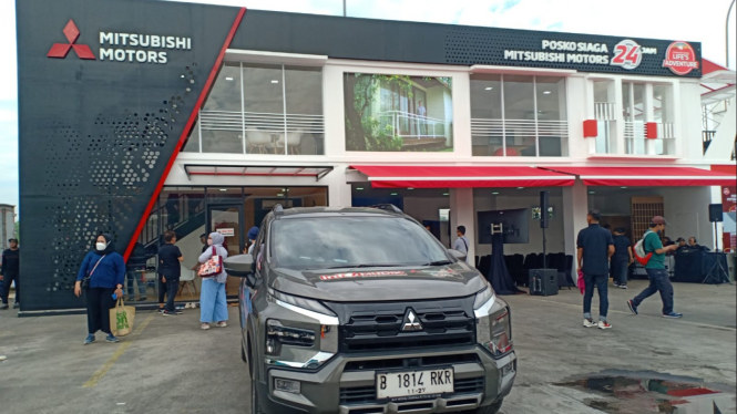 Posko mudik Mitsubishi di Rest Area Cikampek