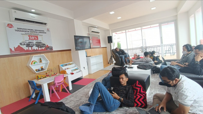 Posko mudik Mitsubishi di Rest Area Cikampek