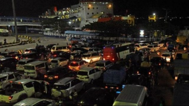 Ribuan mobil nyebrang Pelabuhan Merak
