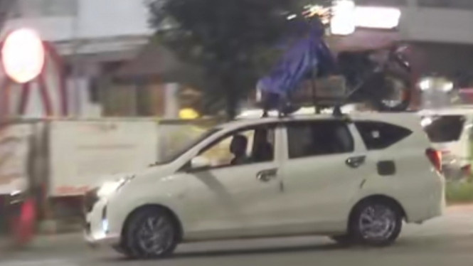 Viral mudik pakai Toyota Calya angkut motor Honda BeAT