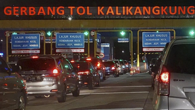 Kepadatan di gerbang Tol Kalikangkung