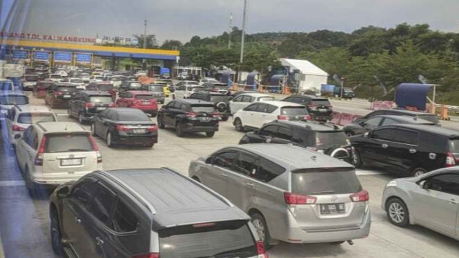 Kepadatan di gerbang Tol Kalikangkung