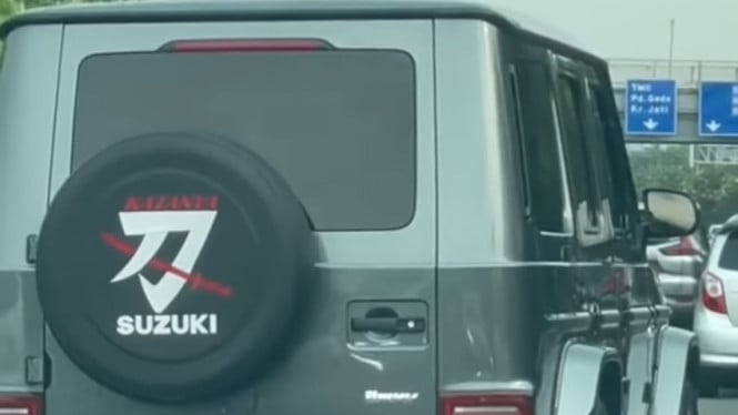 Mercedes-Benz G-Class berjubah Suzuki Jimny