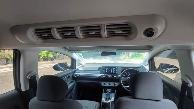 AC Hyundai Stargazer