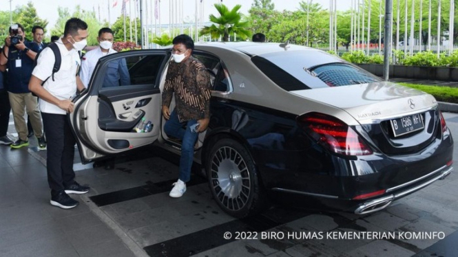 Mercedes-Maybach Menkominfo Johnny G Plate