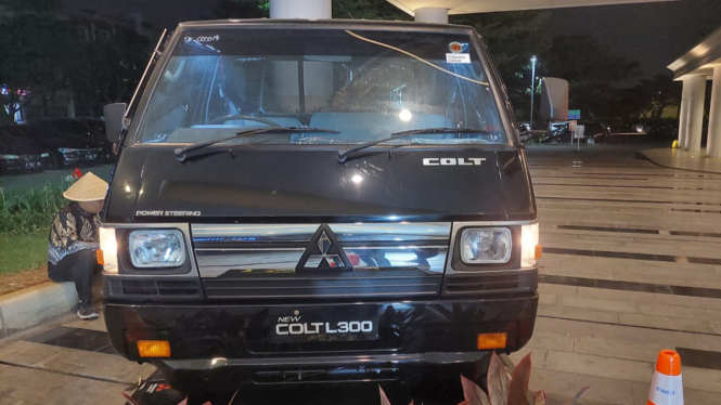 Mitsubishi Colt L300