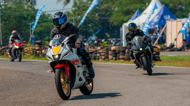 All New Yamaha R15