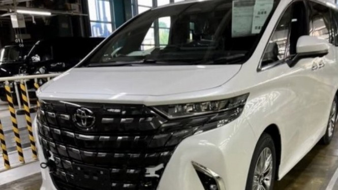 Penampakan Toyota Alphard baru