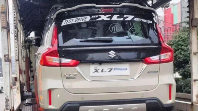 Suzuki XL7 Hybrid
