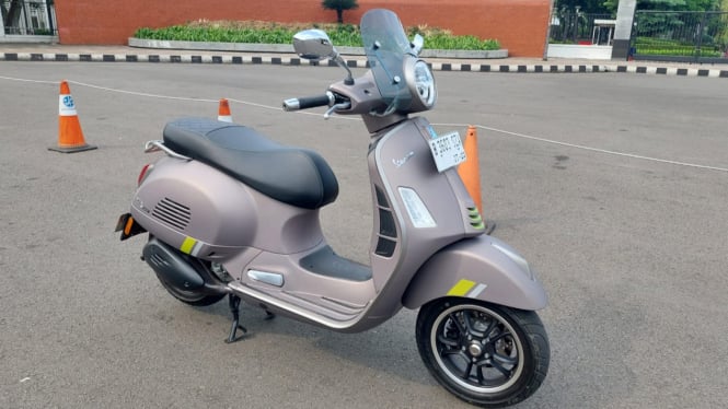 Vespa GTS Super Tech 2023
