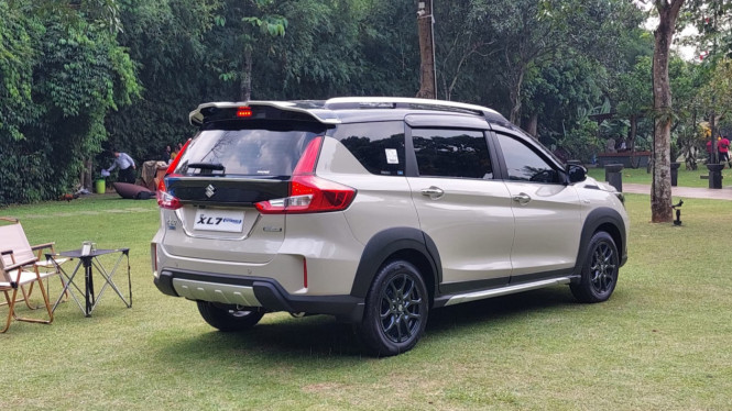 Suzuki XL7 Hybrid