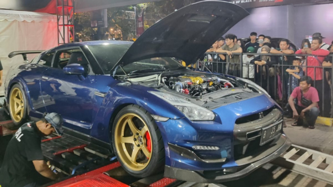 Nissan GTR bertenaga buas di BlackAuto Battle