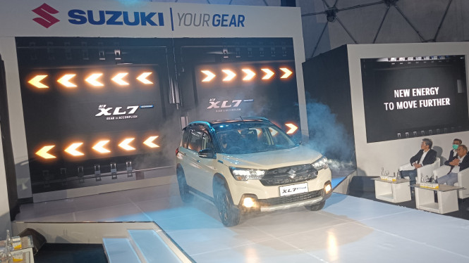 Suzuki XL7 Hybrid
