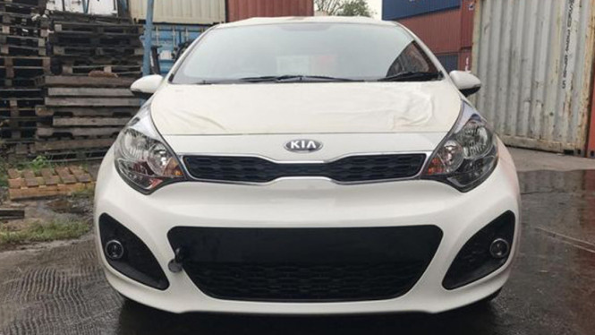 Lelang mobil Kia Rio