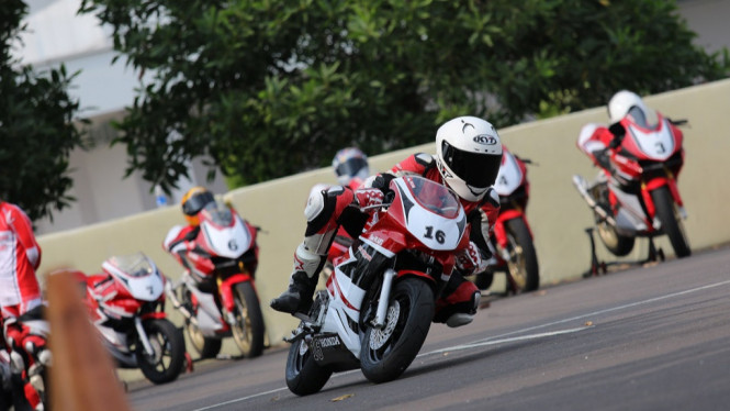 Pembinaan pembalap AHRS