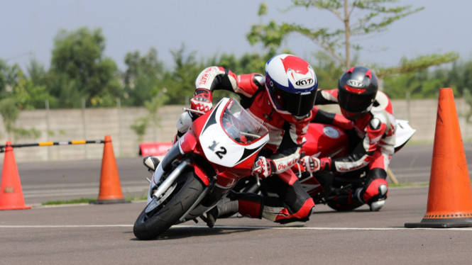 Pembinaan pembalap AHRS