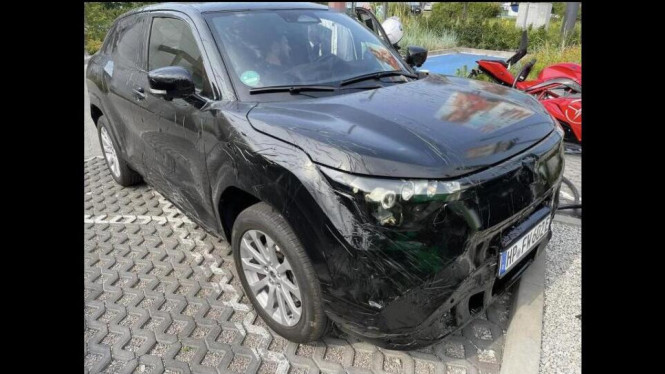 Mobil listrik Suzuki eVX sedang dicas