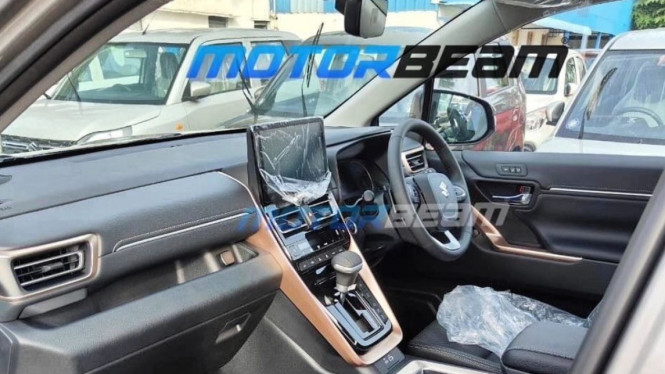 Suzuki Invicto kembaran Kijang Innova Zenix