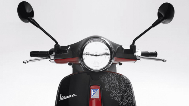 Disney Mickey Mouse Edition by Vespa