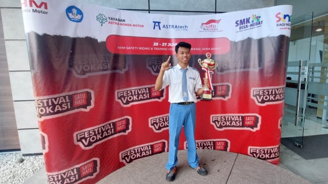 Ahmad Muzammil dari SMK Negeri 1 Suboh