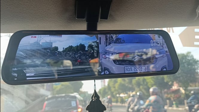 E-mirror di Suzuki XL7 Hybrid
