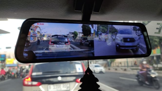 E-mirror di Suzuki XL7 Hybrid